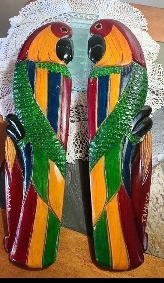 𝅺"RARE" Vintage Large Hand Carved/Hand Painted Wooden Jamaican Macaw Birds